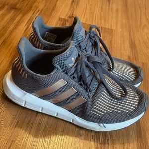 adidas swift run tennis shoes